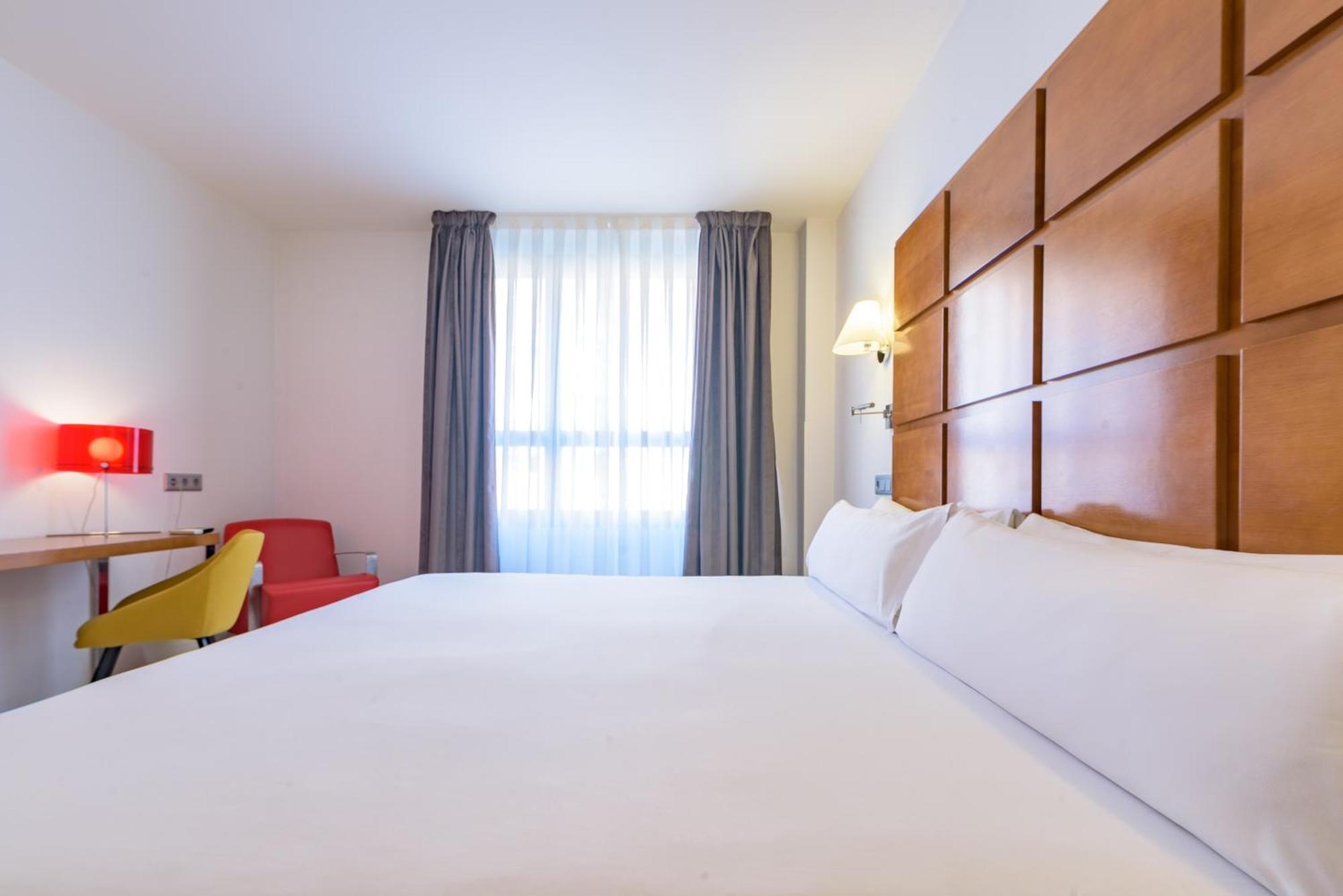 Hotel Zentral Ave Zaragoza Bagian luar foto